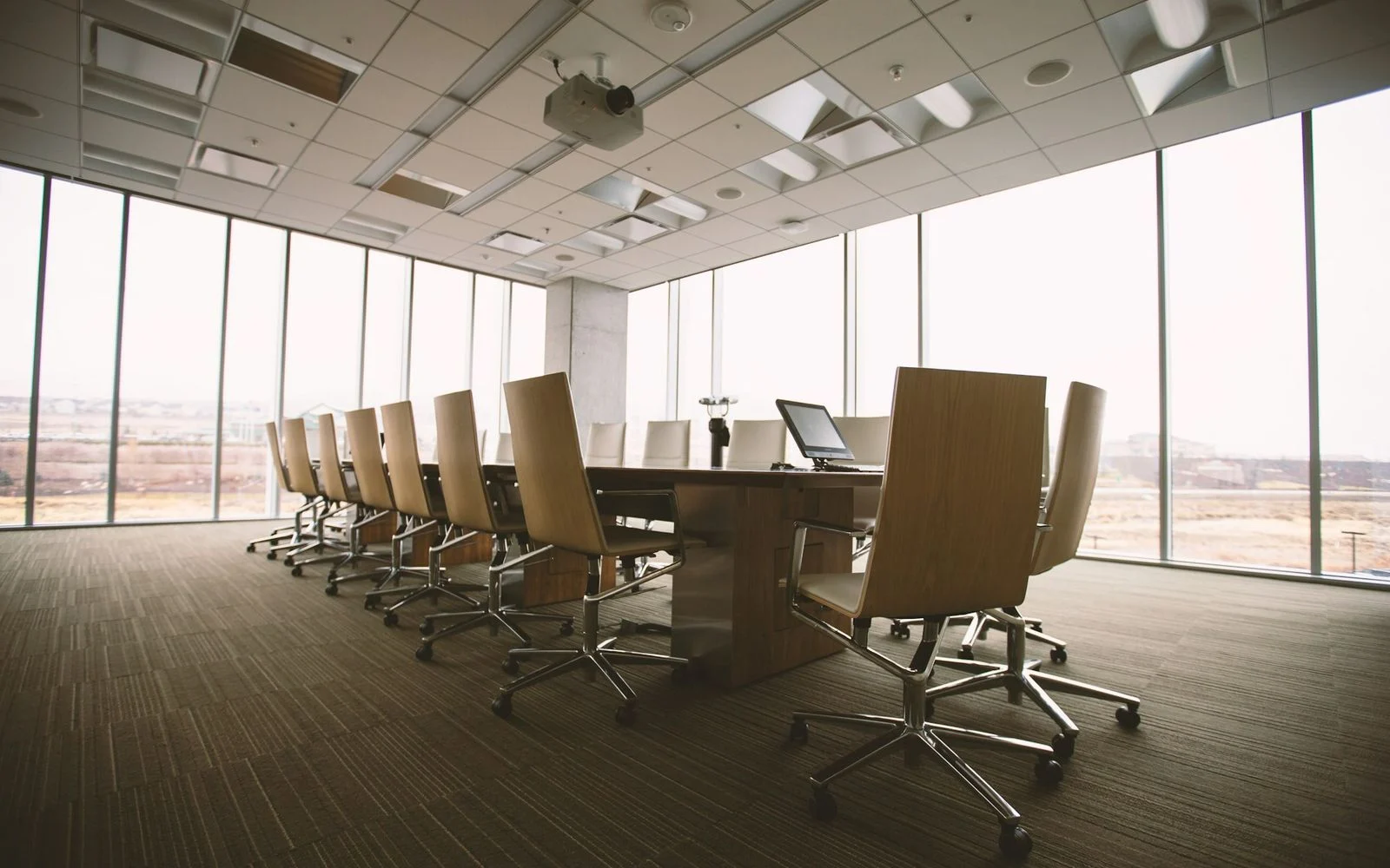 Commercial Arbitration or Settlement? Choosing a Dispute Resolution Path Before Litigation
